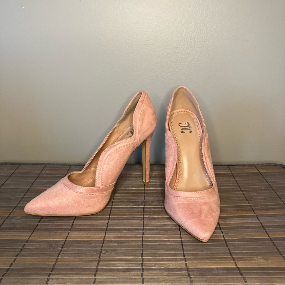 JC Pink Faux Suede 
Pumps Heels Stilettos 
Size 8 
Sexy Club